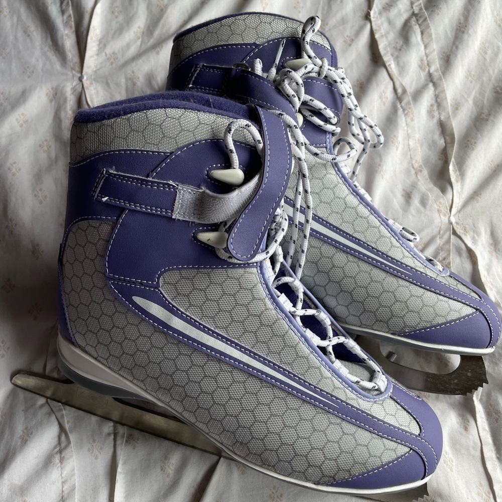 DBX ice skates, size 10